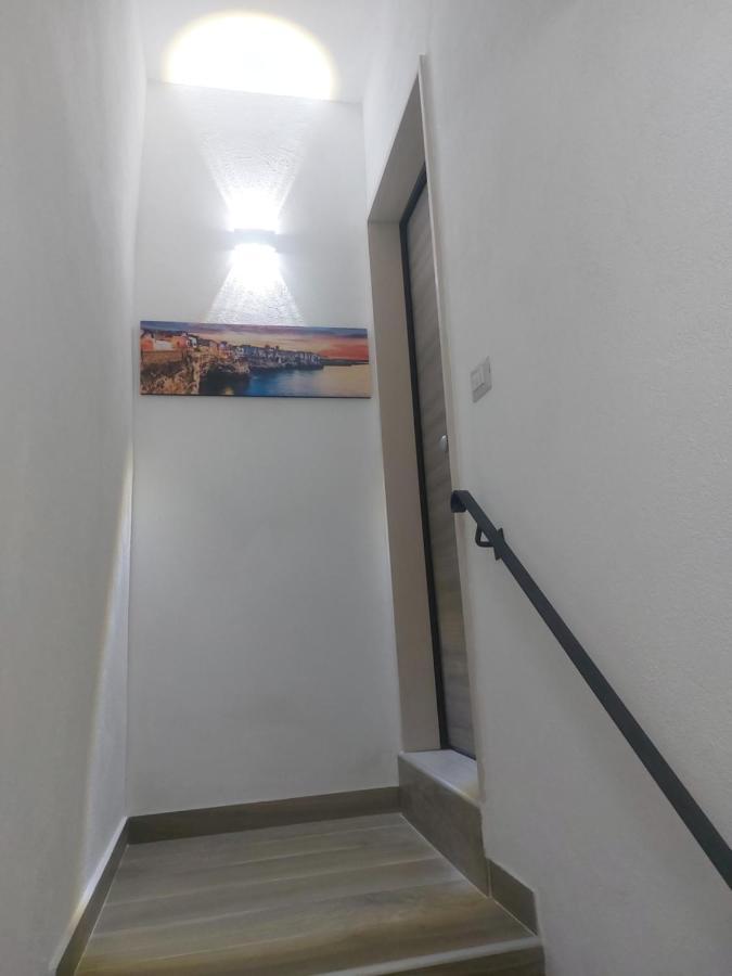 Casa Junno Lägenhet Monte SantʼAngelo Exteriör bild